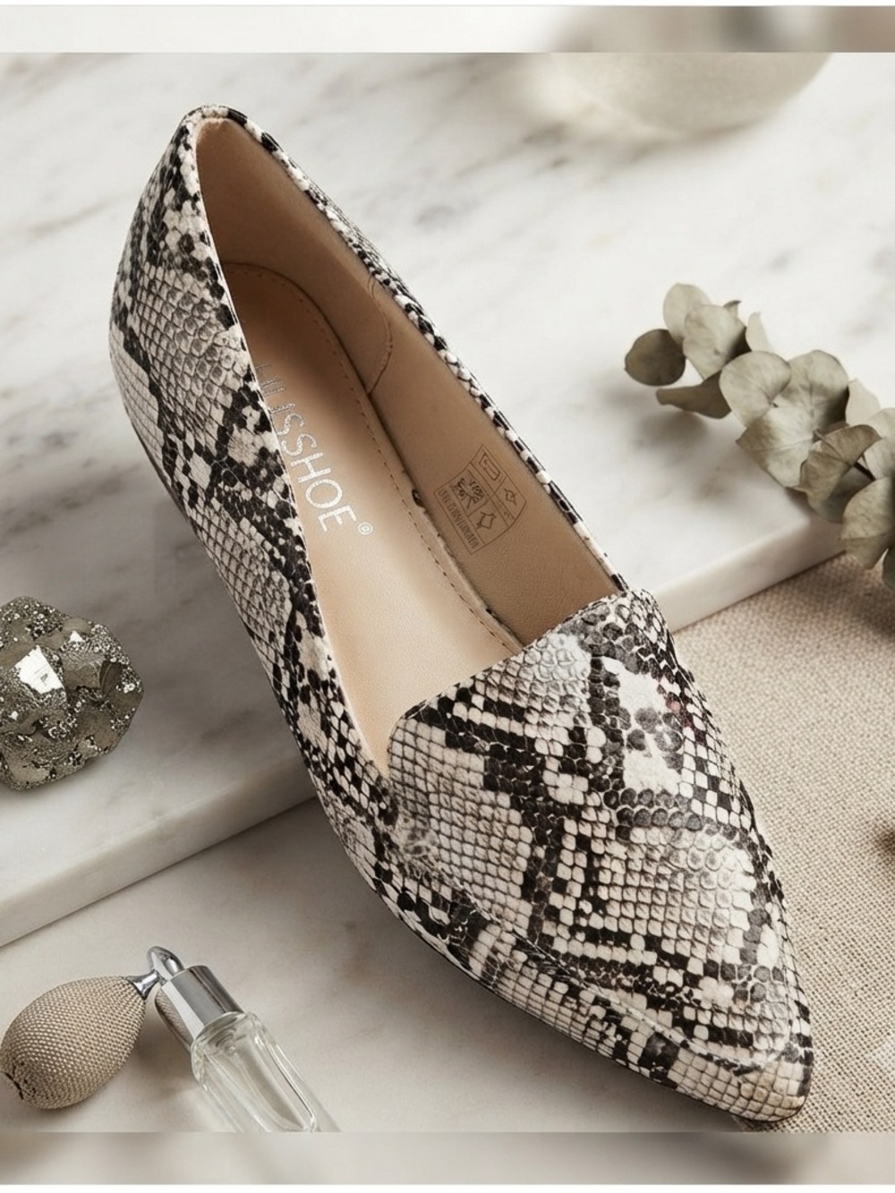 Python Print Pointed Toe Flats Gray White - Picture 1 of 4